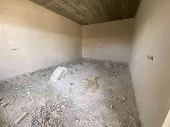 بسم الله الرحمن الرحيم 
السلام عليكم ورحمة الله وبركاته
توفر لدينا بيت غير كامل للبيع 
البيت متكون من طابقين 5 غرف وصاله وديوانيه ومطبخ 
المكان الرمادي شارع اربعين قرب أفران الصباح 
المساحه 260 متر

السعر 180 مليون 

 للاستفسار اكثر زياره مكتب العين للعقار او الاتصال على الأرقام التاليه  ***********-***********
