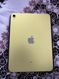 ايباد الجيل العاشر  نظافة 100% بطارية 100 ذاكرة 256  كامل ملحقات ( شاح...