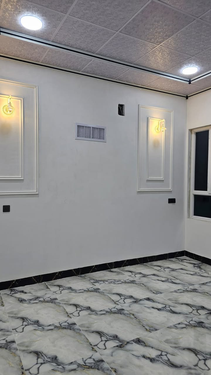 دار للبيع التربيه الاولى المساحه 100متر طابقين بناء فول زيرو حديث السعر 78مليون بي مجال 
***********
***********
