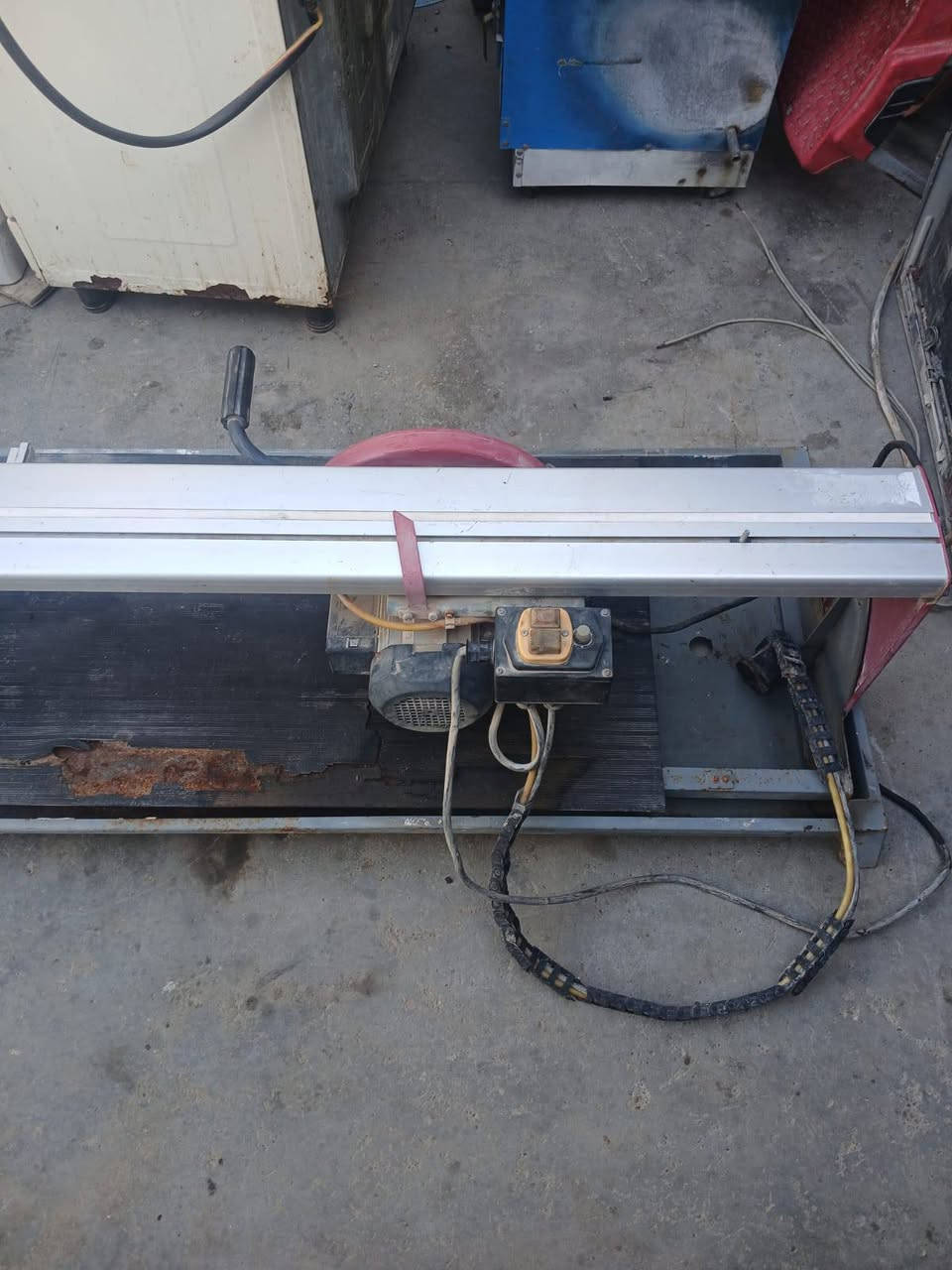 السلآم عليكم من رخصت الادمن  كتر مرمر للبيع  الاستفسار *********** العنوان بغداد المعامل  الباوية
