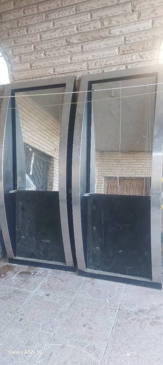 سلام عليكم
متاح ميز حلاقه عدد ٣ 
مثل ماواضح ب الصور 
مكاني بغداد حي الجهاد ***********
السعر ٢٠٠ قفل جوه السوك اليريدهن يتصل او يراسل
