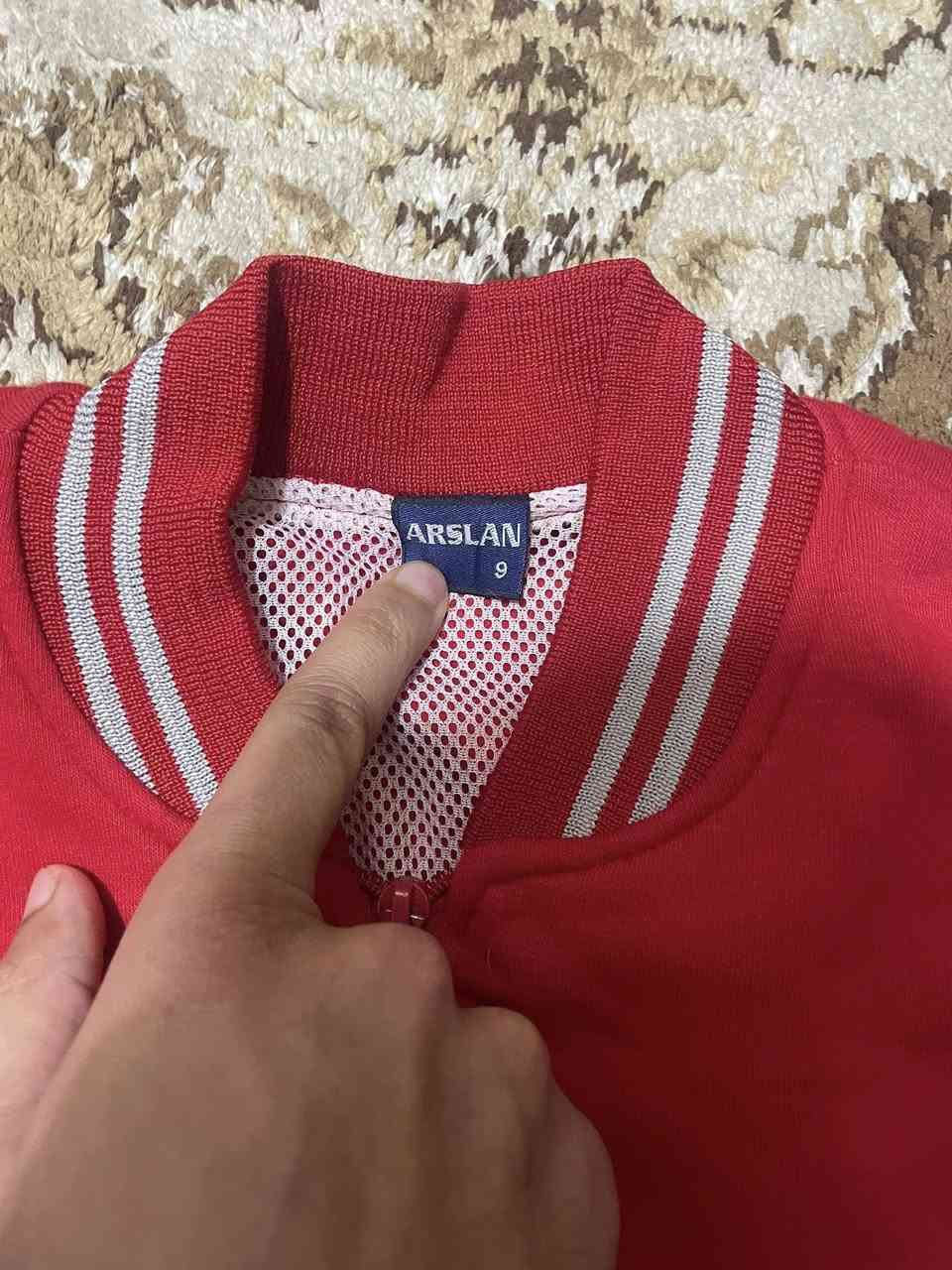 Jacket arslan
Original 
قياس L يلبس طول 175 وزن 65

بغداد مدينة الصدر لا يوجد توصيل 
***********
