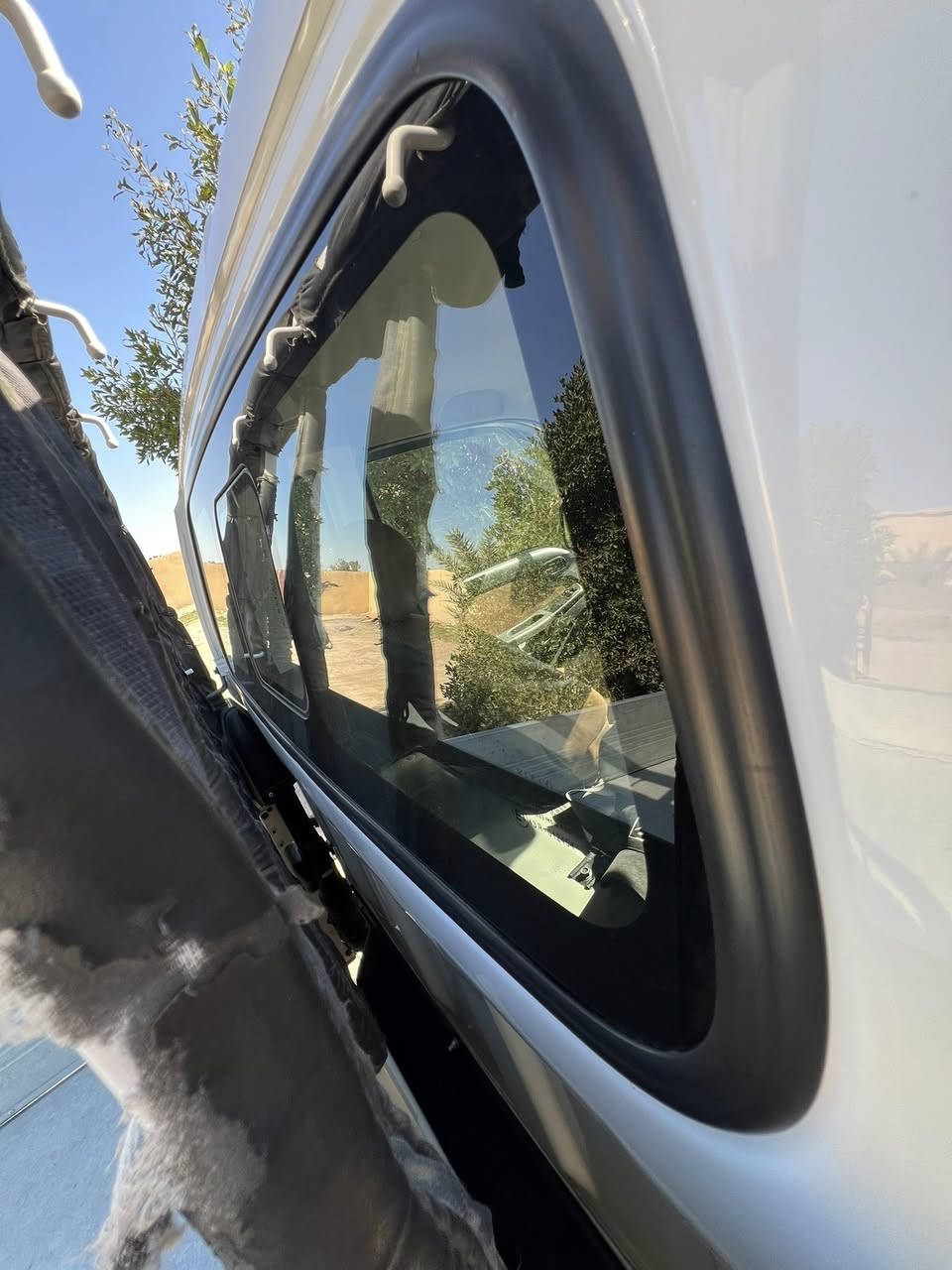 السلام عليكم البيع كيه موديل 2024رقم بغداد نكليزي جديد السيارة كفاله عامه سستم كامل شاير بل مري جامه الربع سلايت موصفات الفول ماشيه 68دوشمه ومطشته وكامله من كلشي 
مكان بغدادالدوره قرب  علوت الرشيد 
***********
***********
