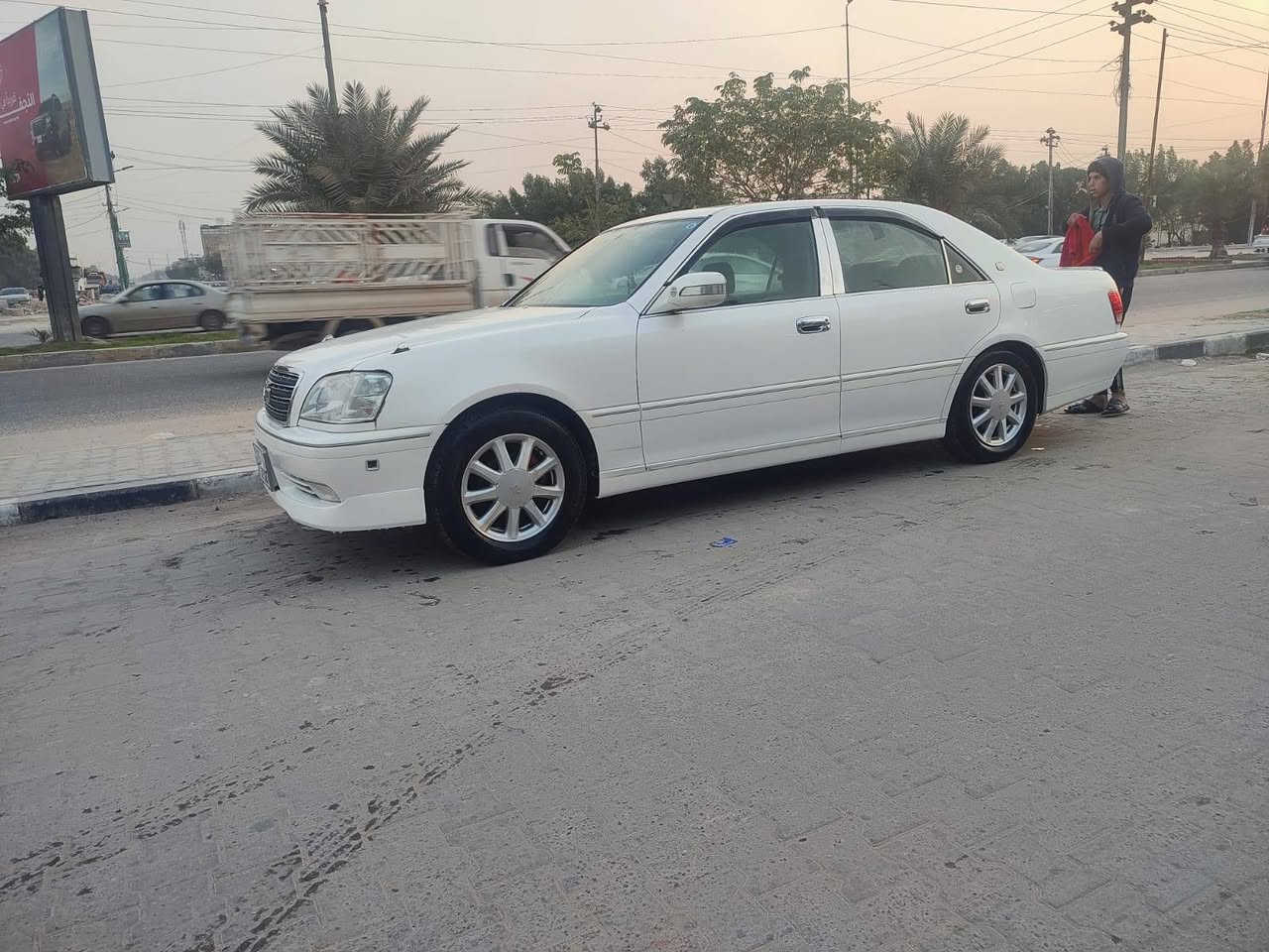 السلام عليكم 
ملكه للبيع موديل 2003 ابيض صدفي 
دكمتين رقم كركوك انكليزي كامله 
مداور شوكت متريد بسمك
تحوير نجف فوك وجوه 
مكينه ديفور الصغير 
منضومه زنون كامله 
كفاله عامه من الضربه ونقل الجثه 
السعر 155 وبيه مجال بسيط
مكاني نجف الرقم ***********
