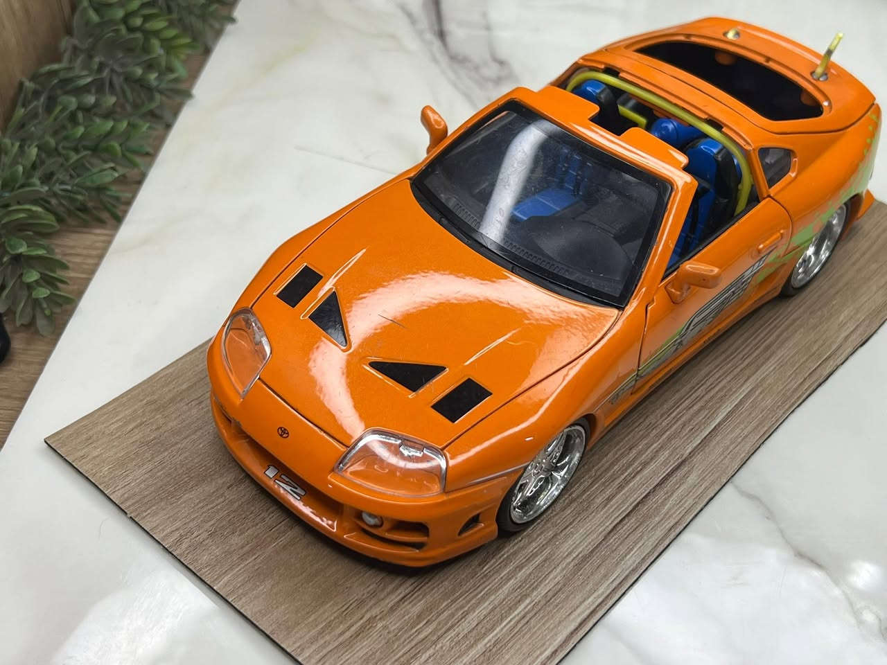 حجم 1/24 
تويوتا سوبرا MK4 
من شركه / جادا 
من فلم / فاست فيورس 

للتواصل : ***********
حساب تيك : diecastbaghdad0
انستا : diecast_baghdad_1
فيس بوك  : طه جمال العامري
