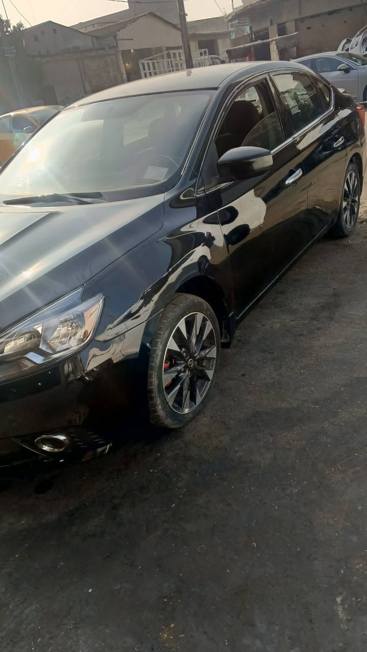 سلام عليكم للبيع نيسان سنترة رقم بصره تحويل مباشر موديل 2019وارد امريكي حادث چاملق وبنيد جاهزه مكينه وكير تبريد تخم حداده جاهزه كهربائي كلها شغاله سنويه جديده السياره جاهزه للخير *********** السعر 85وبيها مجال مكان السياره حي الاصدقاء قرب جامع العباس
