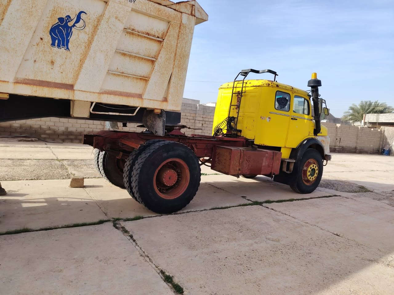 السلام عليكم للبيع اقجم موديل 82 جاهزه مكينه سوبر كفاله كير 111 كفاله  عربانه 26 متر حداديه الفلوجه مجموعه براد 16 رقم بغداد تحويل ثاني يوم السعر المطلوب 2 دفتر و80 ورقه مكانها رمادي 
***********
