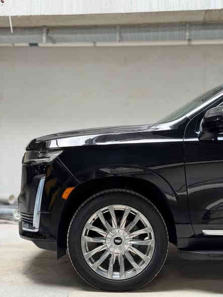 السلام. عليكم. 
السعر بلاش جوة السوك 570 ورقة وبي مجال بسيط للشراي

كديلاك سكاليد 2023

فول مواصفات  لكجري بريميوم 600
بانوراما
كاميرا اماميه 4k 
٣٦ سماعه. 
كشنات جلد صحراوي 
حساسات 360 
٥ كاميرات 
شاحن لاسلكي 
لد داخلي متغير 
داتاشو عداد امامي
جنطه كهرباء +حركه. القدم 
العداد 36 الف 
فول مواصفات الكديلاك معروفة ميحتاج اذكر باقي الموصفات

السيارة بيها صبغ  جاملغ وبنيد وجاملغ خلفي. 3 قطع صبغ بدون دواخل  بدون شاصي بدون لغد شرط الفحص 
صور الحادث وموجودة بلمنشور 

السيارة رقم بغداد باسمي شرط التحويل

مكاني بغداد حي الحسين

للاستفسار ‭0783 819 9707‬
