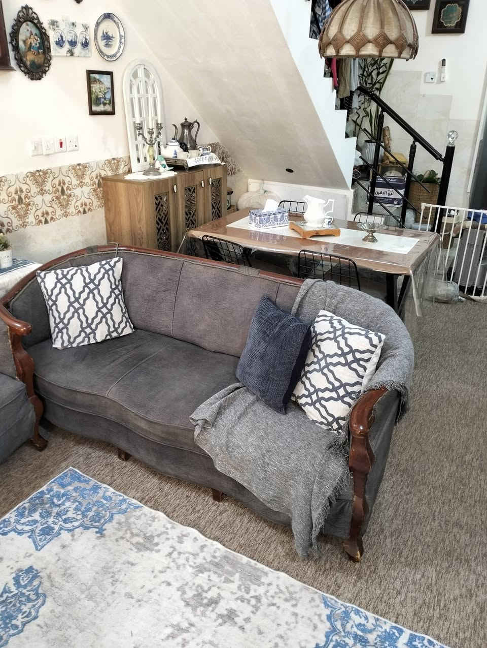 تخم قنفات مصري موديل كلاسك انيق قماش واسفنج نظيف جدا. نظام 8 مقاعد قنفتين كبار  وقنفتين ام نفر ، السعر ٣٠٠ الف وبيه مجال.


**إذا كنت صاحب هذا الإعلان وتريد حذفه لأي سبب، رجاءا أرسل رسالة إلى الدعم الفني**