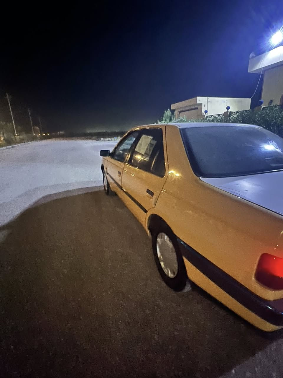 السلام عليكم بيجو ٤٠٥ موديل ١٢ كفاله من الصبغ والتبديل والفتح  سنوية وأرقام جدد مصفره هيئة وغرامات جاهزه كير مكينه حداديه كهربائيات كله شغاله ٣٨وبيه مجال مكاني نجف حي الجامعه ***********
