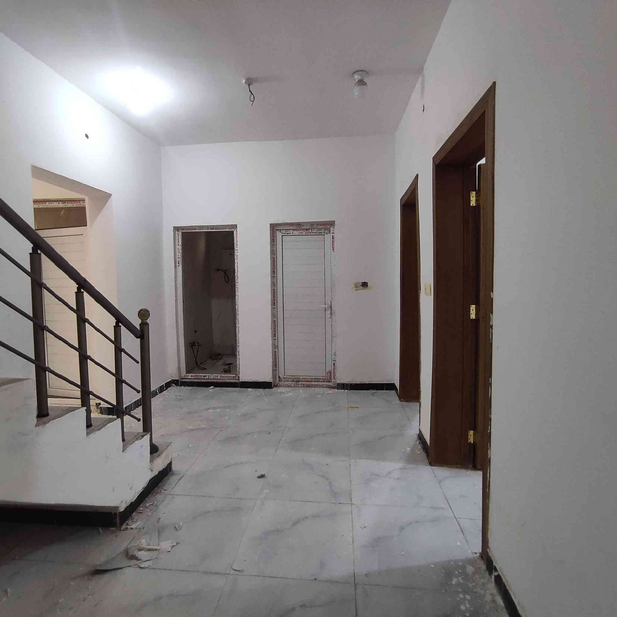 السلام عليكم 
بيت للبيع مجمع بوابة المثنى مساحة ٢٠٠م مطلوب ١٠٥ للمصرف العقاري للاستفسار الاتصال على الرقم ***********
