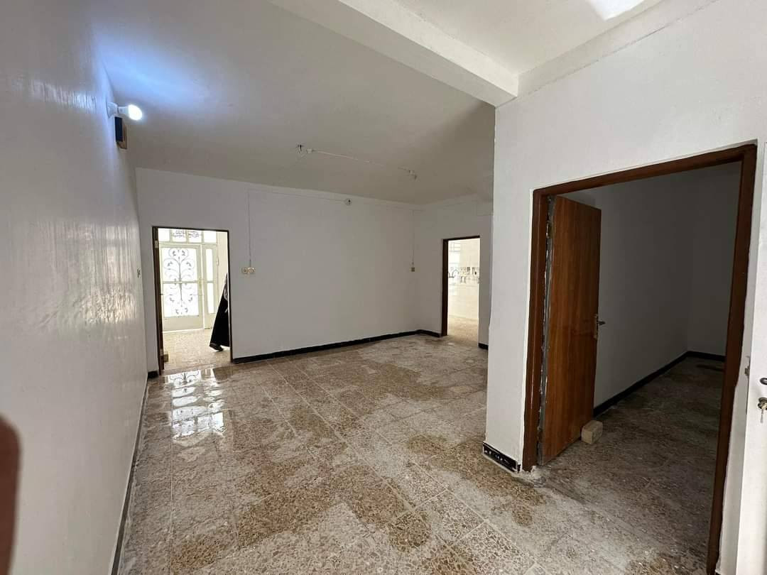بيت 100 متر دولان 31254 الشارع مقابل مدرسة السفير السعر 75 مليون
والشراي يتصل ***********
