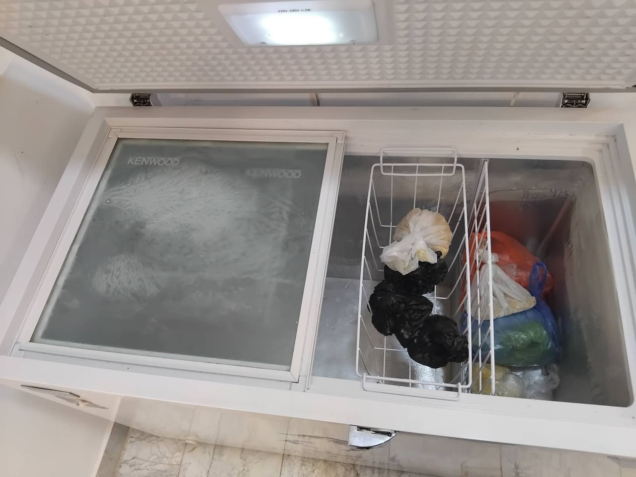 مجمده للبيع اكبر حجم نوعها كينوت جديده مستخدمها موسم واحد نضيفه اخذتها ب ٥٥٠ و أريدها ب ٣٢٥  و بيها مجال مكاني شهداء السيديه للتواصل خاص او على هذا الرقم *********** ابو محمد  واتساب
