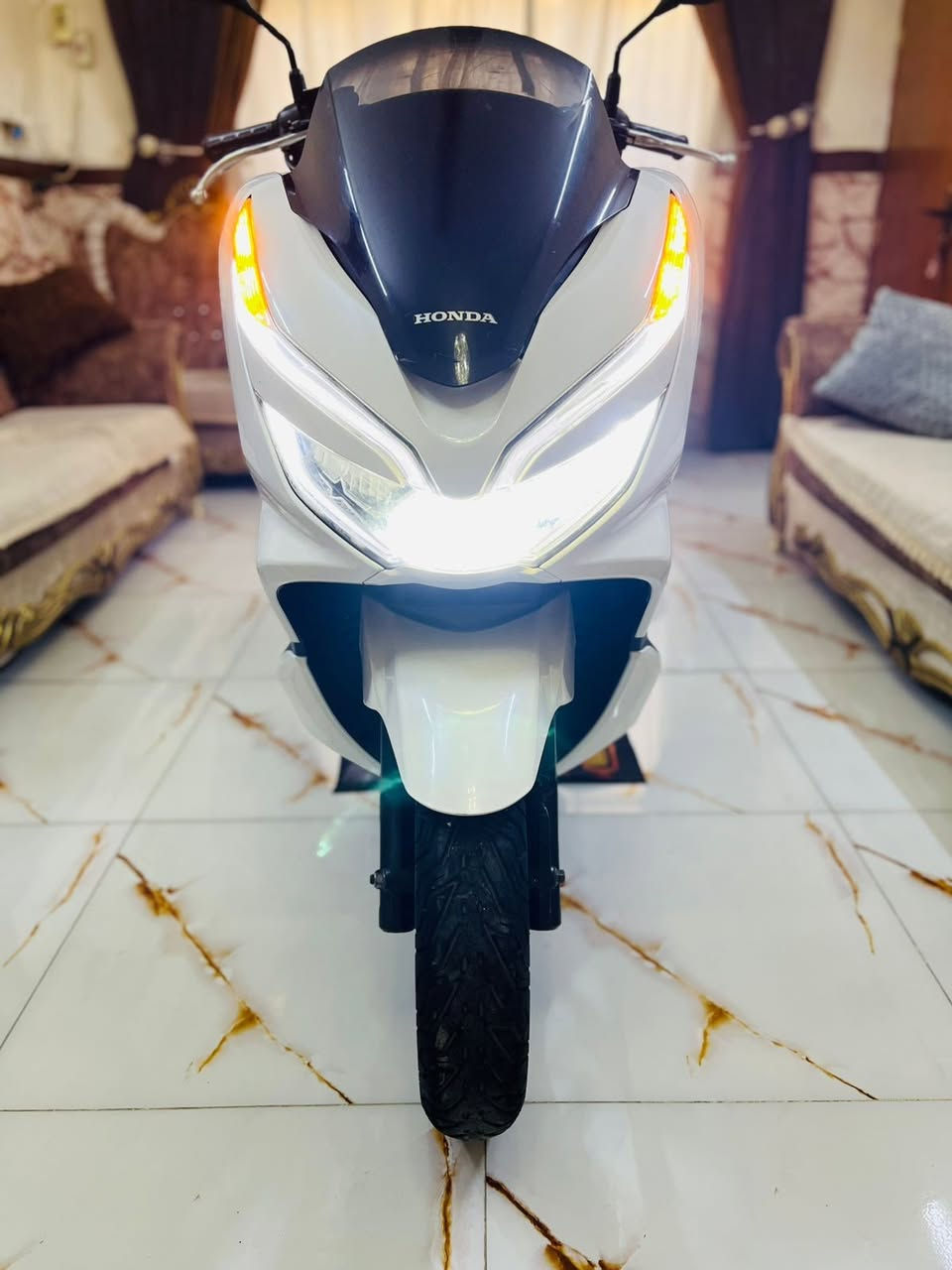 السلام عليكم دراجه PCX ياباني الجيل الثالث للبيع مكينه 150 حساس ازدحام بصمة دكمتين ياباني الاصلي دراجه مكفولة كفاله عامه مال جناي مكينه برغي ممفتوح بيه شلعه معدل فول ماشي 1000 حقيقي السعر مليون 950 بيه مجال بسيط عنواني بغداد للاستفسار ***********

