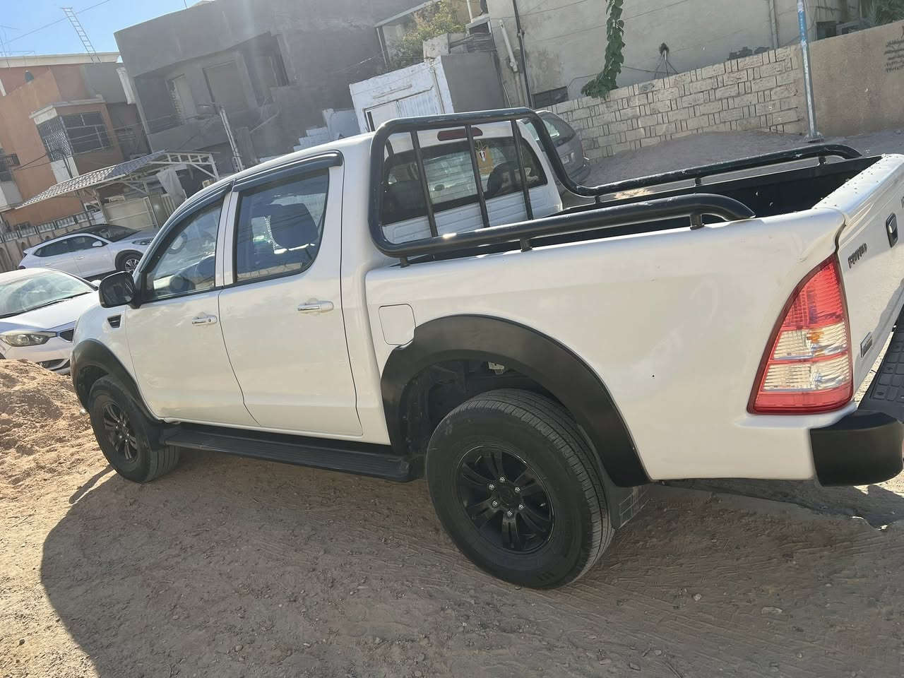 سلام عليكم بيكم  فتون  رقم بغداد موديل 15  شكل لفورويل مو ناصي  محرك وكير خير من الله تبريد ثلج  سيارة مابيهة قطرت صبغ سيارة مكفولة من كلشي ماشية 170سيارة جديدة *********** بي واتساب ‭0777 689 6184‬ مكاني بغداد غزالية
