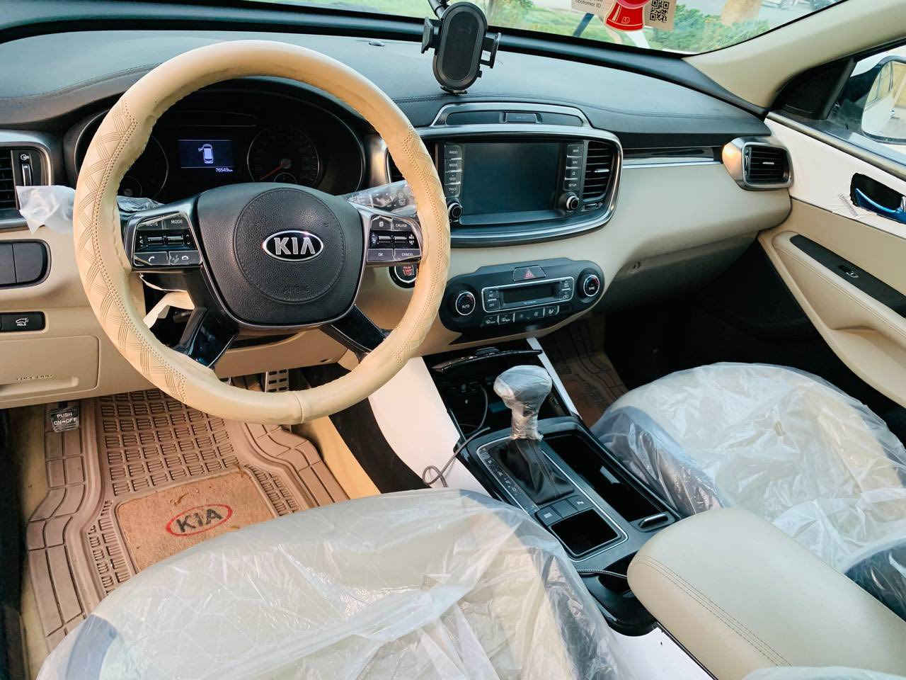 السلام عليكم سورنتو موديل 20ست سلندر بنرامه 7راكب  ماشي 100 الف انكليزي بسمي بيه بابين ابديل وكاله ولسونار بيه السعر 230 مكاني كربلاء ***********
