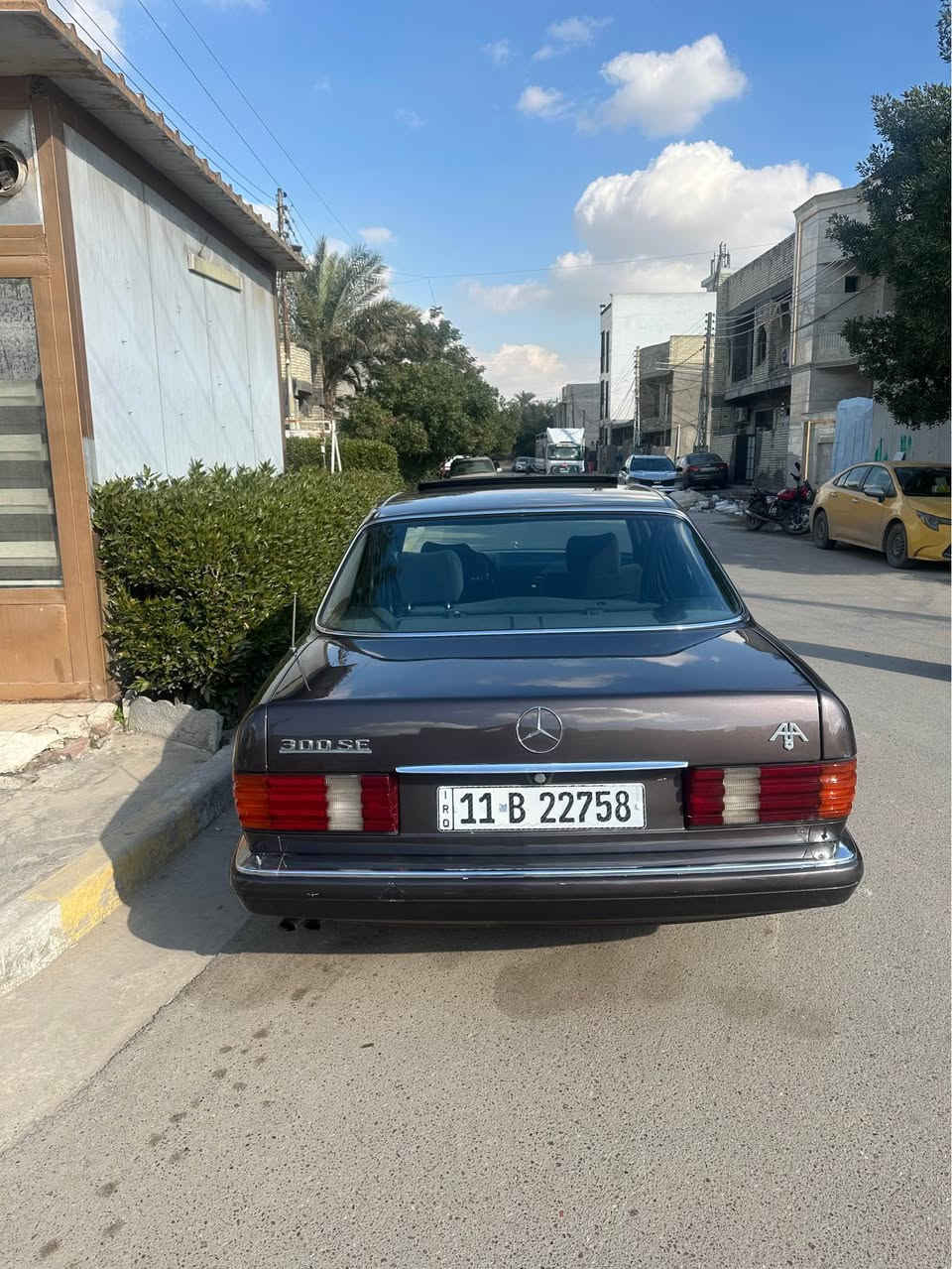 سلام عليكم مارسدس جامبو 300 موديل 1990 بأسمي بدون حادث فقط مصبوغة حزام للجمالية كلشي بلادي بيع او مراوس السعر 90 قابل للتفاوض 
بغداد الدورة شارع الطعمة 
*********** بغداد, العراق
