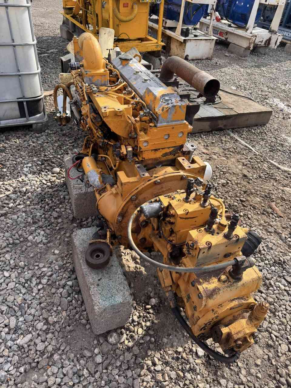 محرك كوماتسو ياباني ٦ سلندر كامل حجم ٩٥ مال حاويه وارد بريطاني عنوان زاخو ***********
