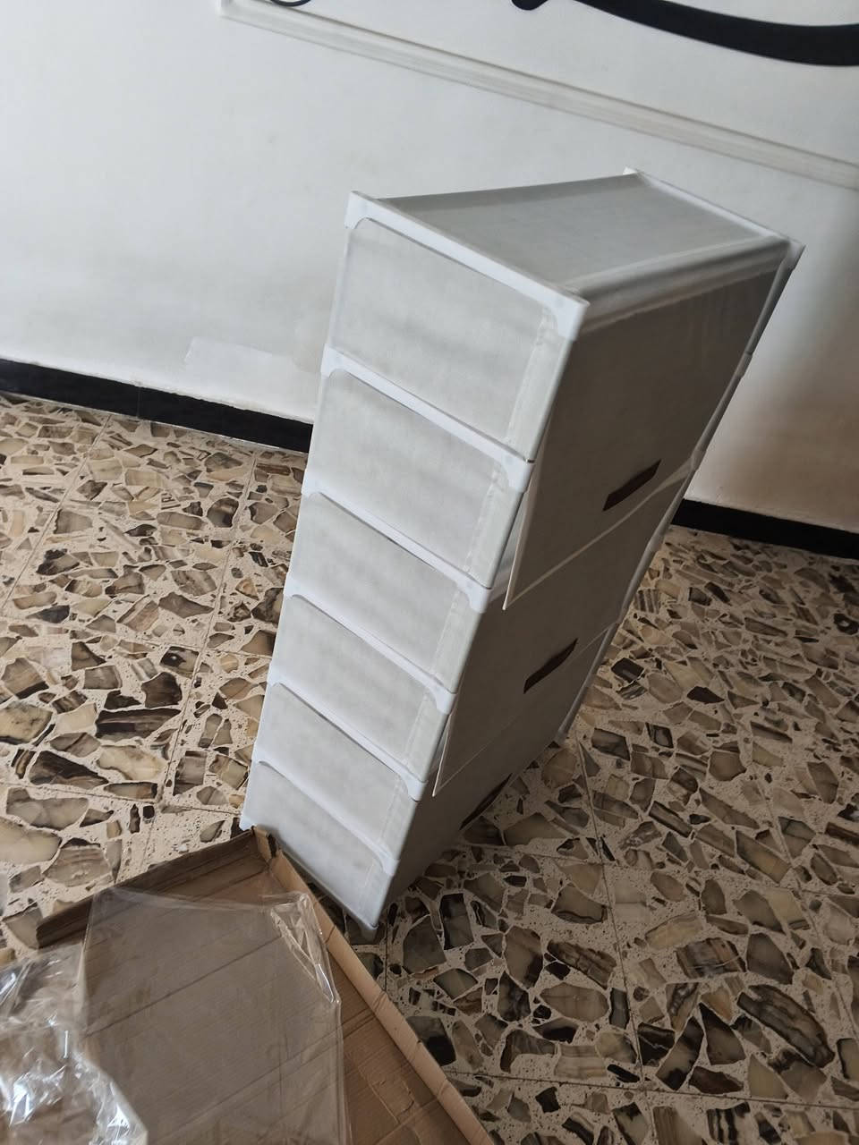 جزامه طك كرتون 6طوابق ب18 وبيهة مجال قليل نتصل عله رقم ***********
