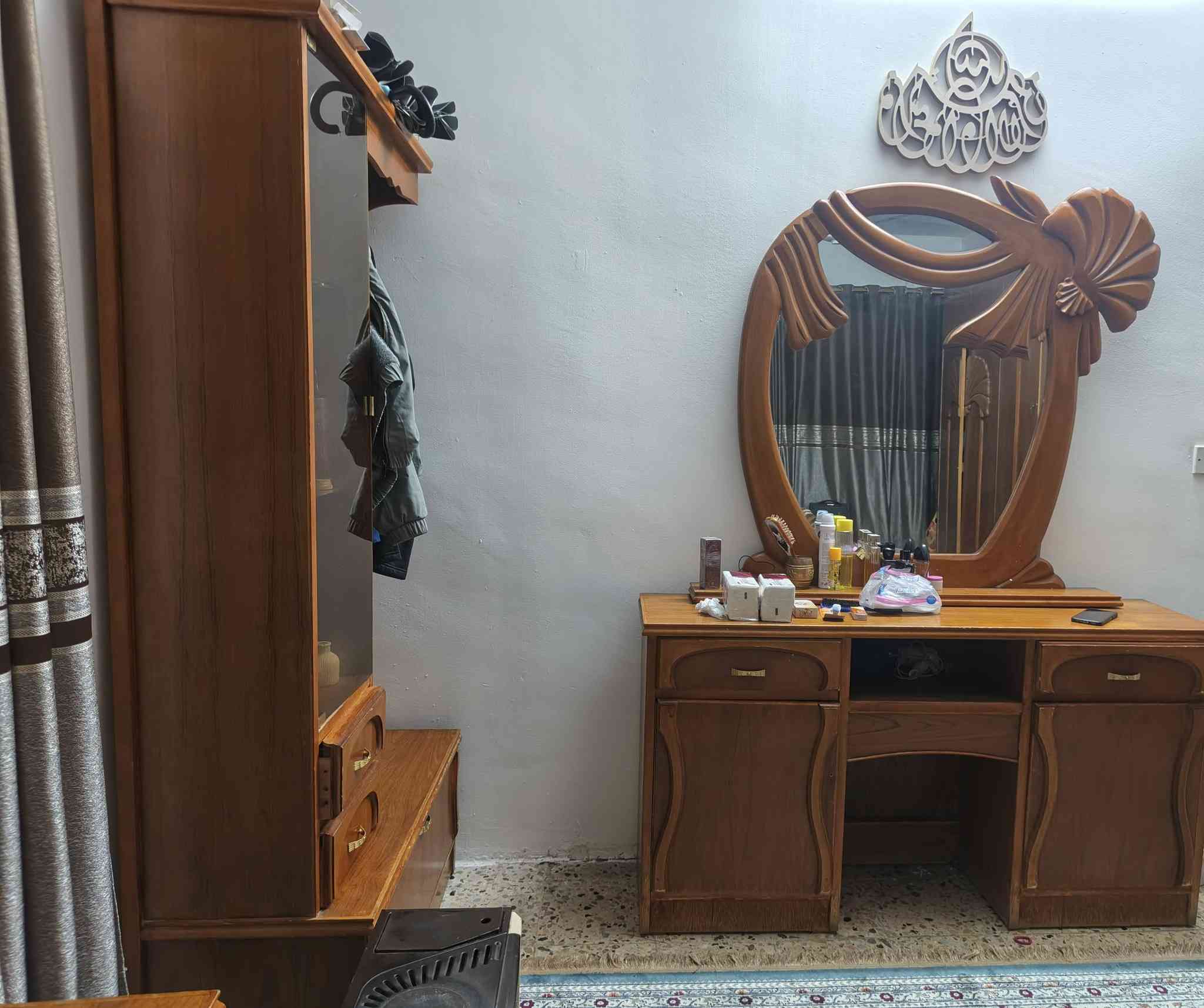 غرفة نوم للبيع 👇👇👇اتصل على هذا الرقم ***********
