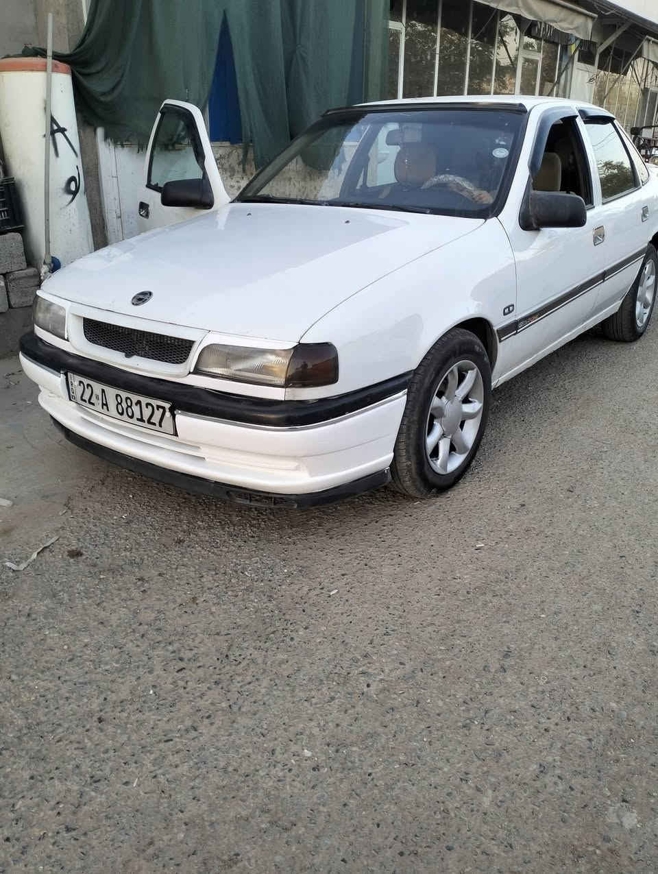 فيكترا للبيع موديل 1992 رقم جديد هزه جديد السنويه جديد جير اوتوماتيك تواصلوا على هذام***********
