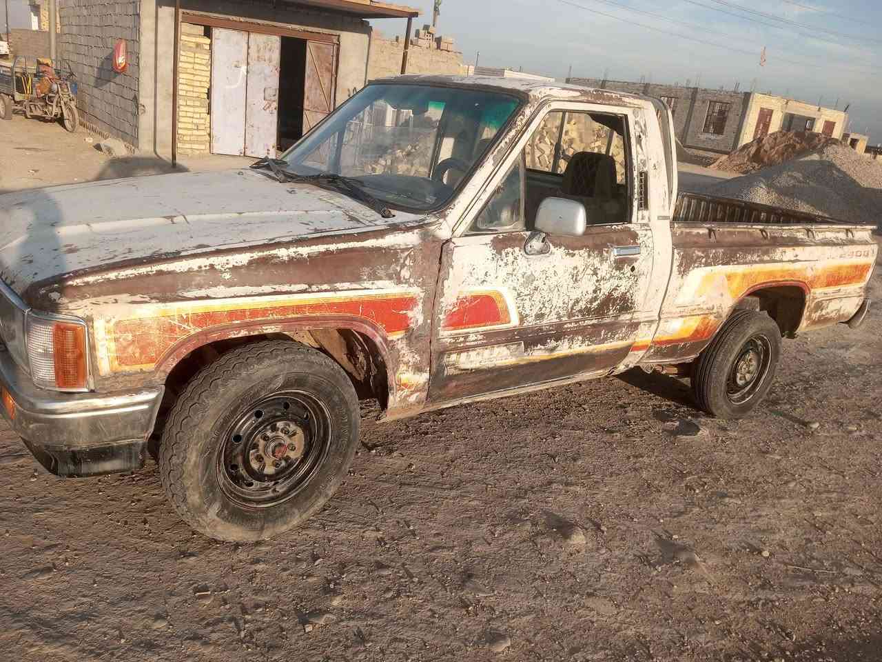 سلام عليكم سياره موديل 88 السياره نضيفه ركم السيارات نكليزي السياره بلاديه لا ضربه لا تبديل العنوان الديوانيه قضاء آل بدير ***********
