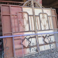 باب سياج • عرض ٢ونص