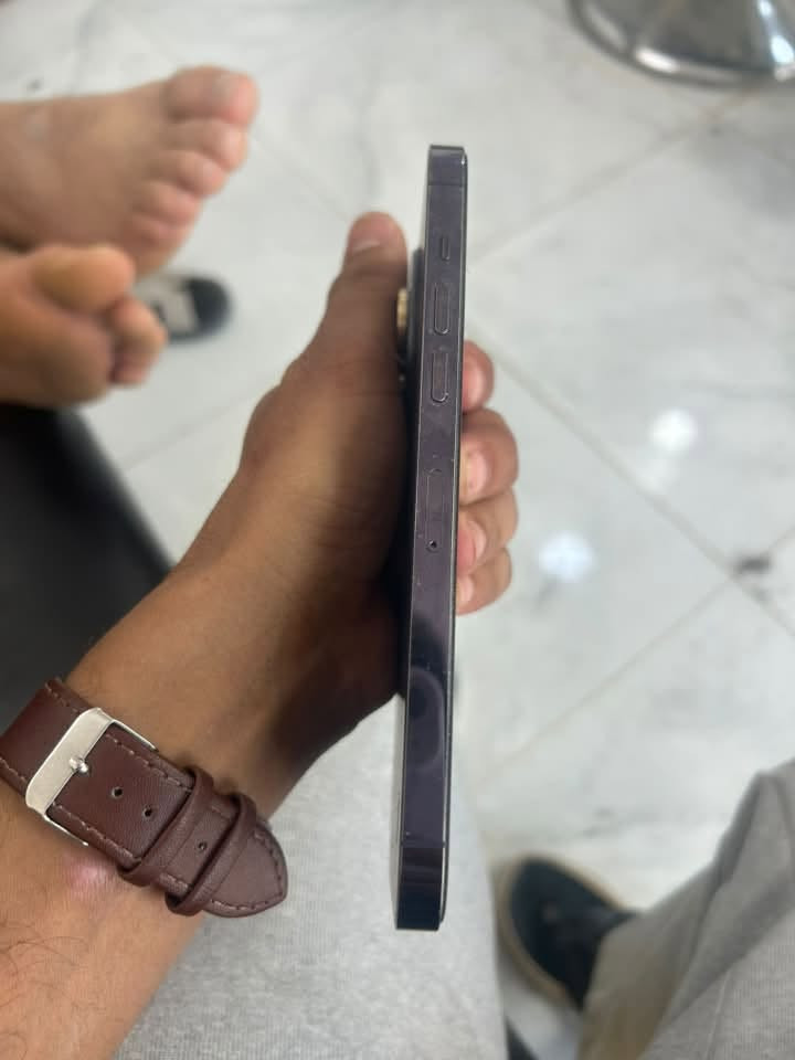 ايفون 14برو ماكس ذاكرة 256بطاريه 83جهاز مامفتوح شرط الفحص بس شخوط بل شاصي سعر 850بي مجال قليل بغداد ***********
