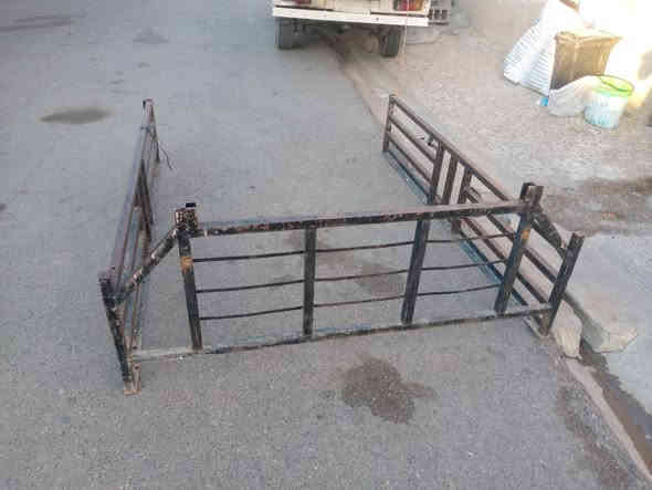 چنچ بكم الطول مترين والعرض متر ونص والارتفاع 50 سانتيم 60,000الف و بي مجال كركوك العروبه الكبير ***********
