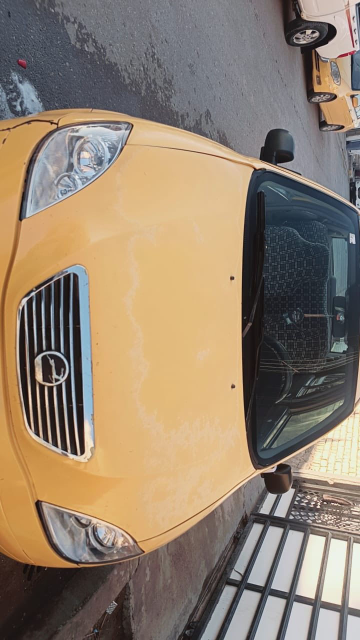 سلام عليكم من رخصت الادمن سياره طبيه للبيع فقط موديل 15بغداد بسمي سنويه الشهر 4 بدون صبغ تبريد تدفه شغال صدر جديد زوج تاير جديد قبل سبوع بدون نقص بيه طخه بجه اليمنه باب ودوسه موضحه بصورة مصفره هيئة وغرامات السعر 35 وبيها مجال *********** مكاني بغداد
