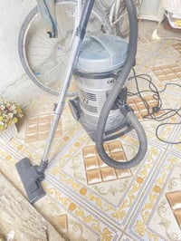 مكنسة كهربائية • شغالة • بدون عيب