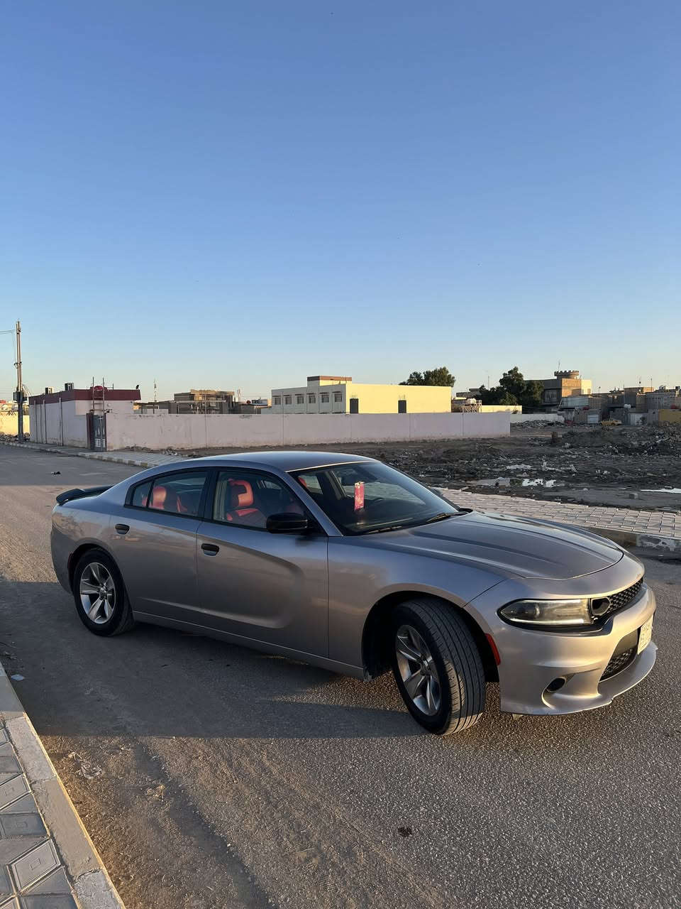 السلام عليكم دوج جارجر 2016 امريكي بوليسي v6 مو هيمي  مواصفات معروفه السياره نضيفه بمعنه الكلمه مامشتغله خط استعمال شخصي ماشيه 81 مايل حقيقي مكينه كير اكسن كفاله تبريد شغال تخم تاير باتري جديد رقم بغداد مشروع وطني  مداور ثاني يوم تبديل بنيد وجاملغ جهت السايق الاصليات صبغ جاملغ جهت العبري وباب السايق ملاون بس بدون ضرر المكان ديوانيه الحمزه الشرقي السعر 170 وبيها مجال ***********
