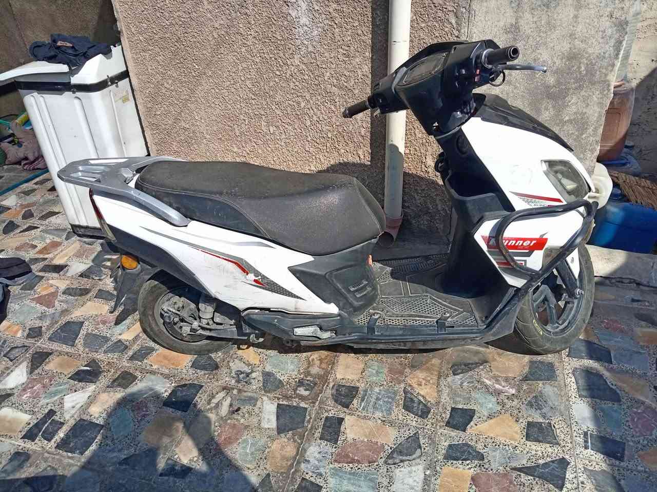 دراجه شحن للبيع يردوها ٣٠٠ وبيه مجال يرادله باتريات رقم صاحب الدراجه ***********
