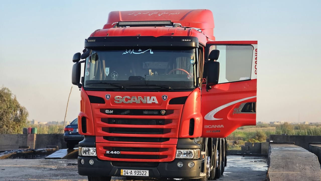 سكانيا اسرائيلية
رقم بصرة اصولي وبأسمي تحويل ثاني يوم 
شرط التحويل ونقل ملكية بأسمك شوكت متريد
راس تريلة بلادي باج بطن 
سكس مجموعة جوبلس وسنكل امامي دوار 
محرك R440 كير اوتوماتيك 
ماشية 683 الف 
تخم تاير جواهة
فول مواصفات 4 كاميرات وشاشتين
ثلاجة 
السيارة مربوطة قلاب وبالسنوية مذكور قلاب ومرتبة وجاهزة ماناقصهة اي شي حتى تانكي الهايدروليك كاملة من كل النواحي تربط وبوجهك للشغل 
السعر 375 ورقة 
عواني ديالى بعقوبة 
***********
