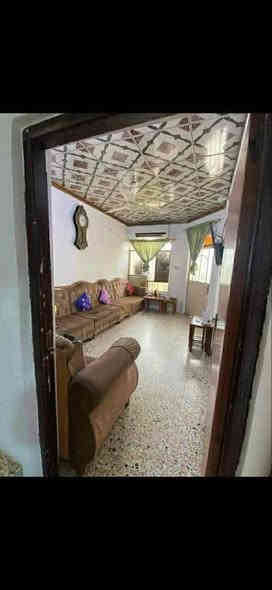 #دار_للبيع بالاقساط 🔰
في حي الصديق الثانية (ملك صرف سند طابو الزهور)

قريب ع جامع الطيار 

مؤجر حاليا ب 400 الف 🔑✔️

المساحة: 100 متر  

 الواجهة 5 متر 

العمق 20 متر   

الاتجاه: شروق

 طابق ونص

الطابق الأرضي:

 گراج + مطبخ مع هول داخلي + استقبال + غرفة نوم + صحيات 

الطابق الثاني : غرفه وصحيات وهول

سنة البناء :- 2014

شارع تبليط وليس صبه ✅

السعر 130 مليون وبي مجال

مقدمه 80 مليون 

الباقي اقساط شهريه بالشهر 500 الف

السعر التواصل خاص او الاتصال ع احد الارقام التالية:-
***********
***********
