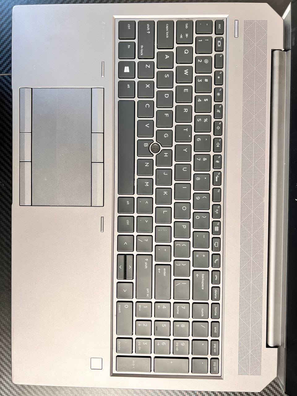 لابتوب HP ZBOOK 15 6G للبيع ✨
‏لابتوب من الفئة العليا، مخصص للبرامج الهندسية والتقنية ، باداء احترافي وسرعة بالتنفيذ، وقوي ايضا للالعاب بمختلف انواعها 🔥 
‏
‏المواصفات التقنية:  
‏⚜ المعالج / Core i7 8850H الحيل الثامن فئة H 🔥
‏⚜ كرت شاشة خارجي/Nvidia quadro P2000 4GB اداء ممتاز 
‏⚜ الرام / 16GB DDR4 
‏⚜ التخزين الهارد / 256GB SDD M.2
‏⚜ شاشة دقة عالية / 15.6 inch FHD screen 
‏⚜ كيبورد ضوئي 
‏⚜ شاحن 150w سريع 
‏
‏ملحقات كاملة
‏👜 حقيبة جديدة
‏🔌 شاحنة اصلية
‏🖱 ماوس
‏🖱ماوس باد
‏+ تغليف كامل للبكج
‏
‏✨السعر 670 مع التوصيل لكل العراق ✨ 
‏الظمان / اسبوع كامل بنظام استبدال في حال وجود اي خلل او مشكلة بالجهاز،  
‏( الاستلام بعد الفحص والتاكد من جميع التفاصيل 🩵 )
‏
‏متواجد ماسنجر
‏واتساب ***********
