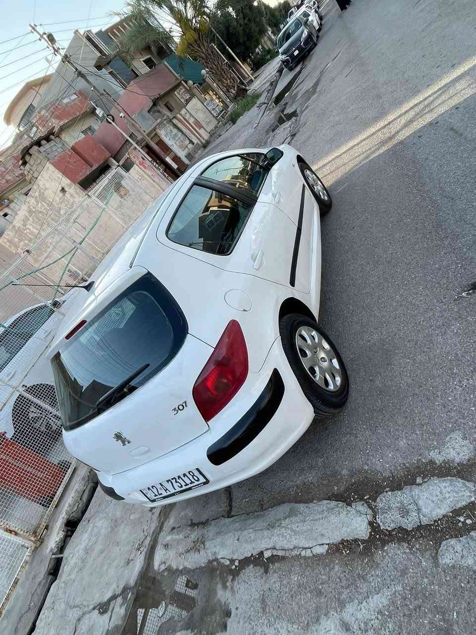 بيجو307 موديل 2005  تدفئه تبريد طخم تاير جديد شاشه كامره داخل جديد رقم نينوى انكليزي بيها الجاملغ الامامي والدوسه صبغ فقط السياره بسمي سنويتها جديده 
السعر 52 وبيها مجال
***********
