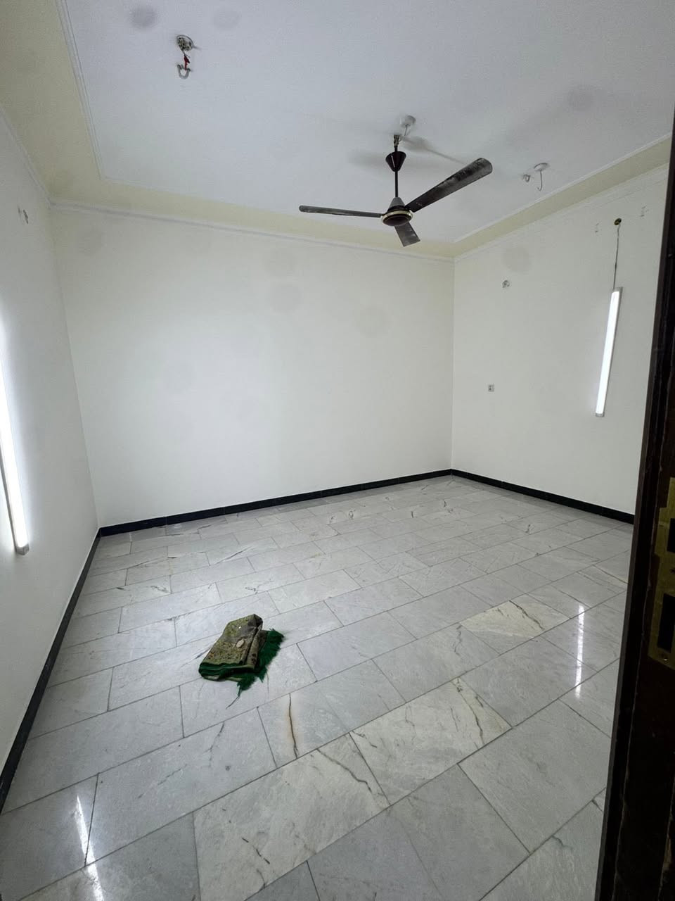 #للايجار_في_السيديه      ( الاعمار الهندسي للعقار )
دار سكن مساحه 100 متر 

يحتوي على ؛. 

3 غرف نوم _صاله_مطبخ_خدمات2 

موقع مميز جدا مربع تبوك

#مبلغ الايجار  (مليون و 250 الف )

للاستفسار اكثر الاتصال على الارقام التاليه ؛.

***********

***********

او زياره موقع الشركة 📍

السيدية الضباط مجاور افران الزيتون 2 

#شركه_الاعمار_الهندسي_للاستثمار_والتطوير_العقاري
