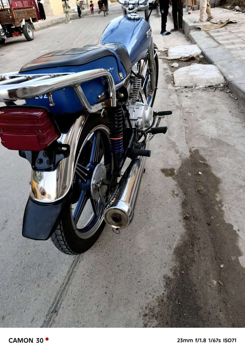 سلام عليكم 👇🏻
دراجة بارت لأصلي نضيفة كلش محرك مامفتوح برغي وناعم (كلك كلك) مكفولة من كلشي السعر 400 وبيهه مجال مكاني سوك الشيوخ وهذة رقمي ***********‬‏‬‏‬‏
