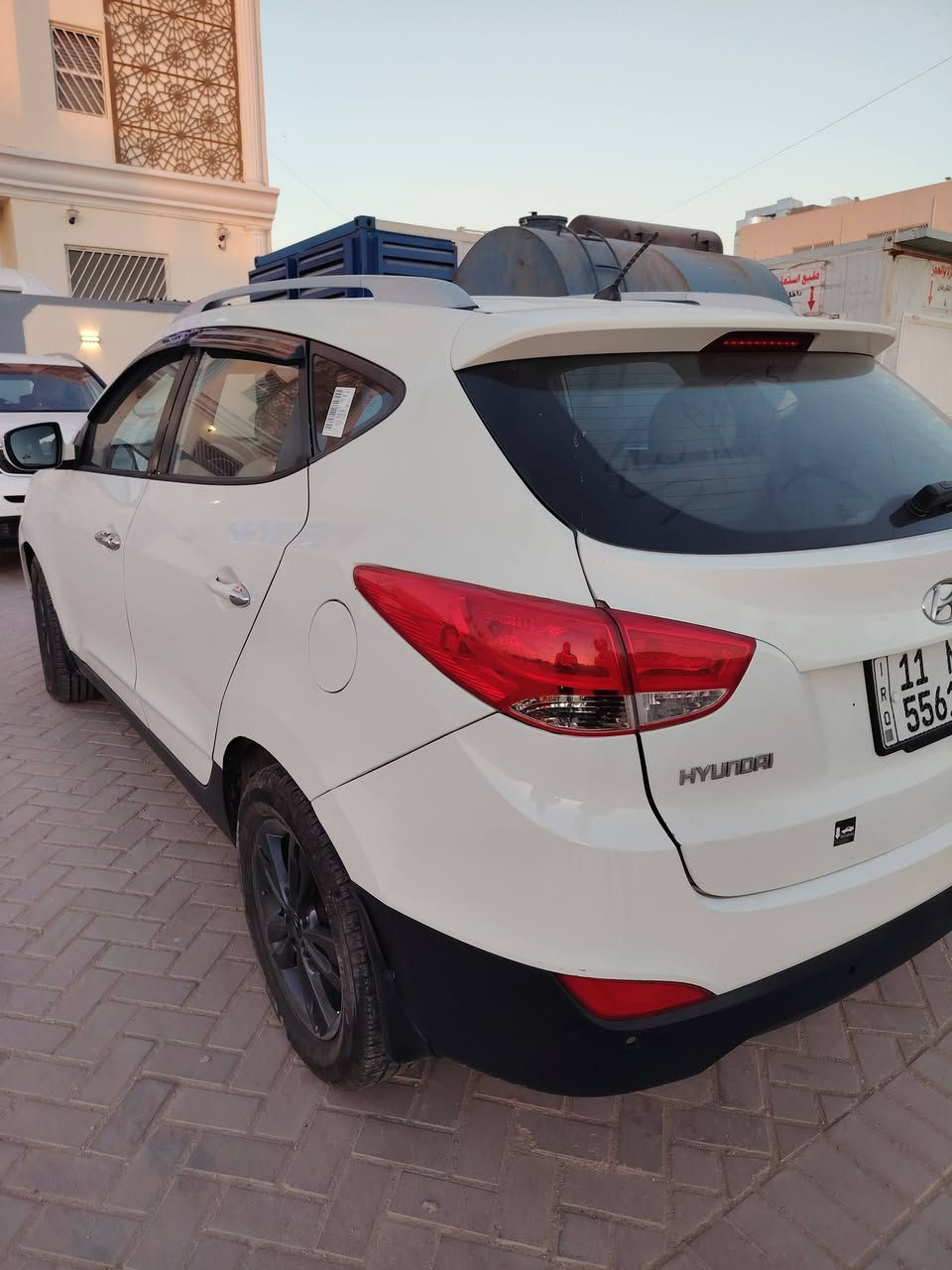 السلام عليكم
توسان ٢٠١١ خليجي محرك ٢٤٠٠ دوش فور ويل محرك وكيل ممتاز 
الحدادية والتايرات جديدة بيها صبغ موضح بالسونار 
نقصها فريز التبريد مزروف 
السعر ١١٨ 
مكانها الاعظمية 
رقم الهاتف ***********
