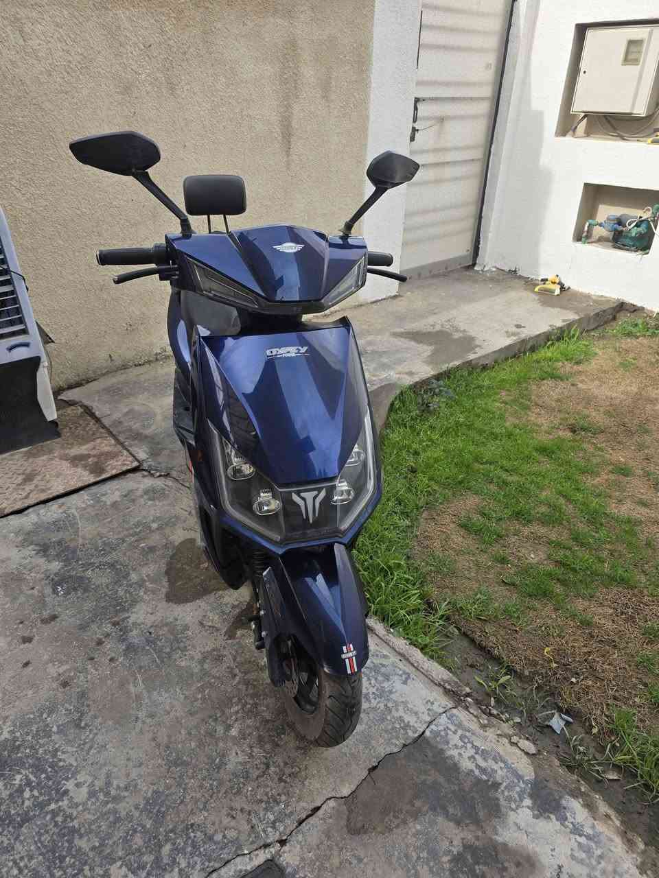 دراجة شحن للبيع
شغالة 100 100 نظيفة بيها

شحطة خفيفة من جهة اليمين

بس ممبينة يم الرجل بطاريات

عدد 6 جيدة استخدام قليل جدا

جدا جدا ريموتات 2 بيهه مكاني

زيونة خلف الجوازات

السعر 600 الف

الاتصال : ***********
