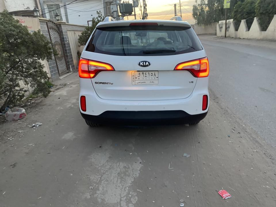سلام عليكم من رخصت الادمن المحترم 
سورنتو مديل ١٥ خليجي مفول لا صبغ ولا بارد
فول عده الفتحه سبعه راكب سته سرندر 
بصمه بوب بصمه  كير مكينه صدر تبريد 
تخم تاير جاهزة من كلشي  مكان سياره بغداد شعب 
السعر 180 وبي مجال بصيط 
***********
