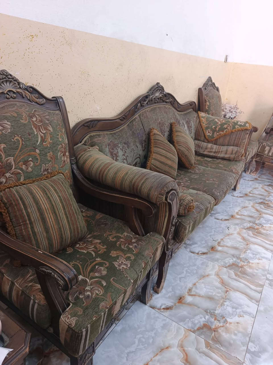 طباخ كريازي الاصلي شغال شرط الفحص فقط عين وحده واكفه 
وتخم ملكي مصري مثل ماواضح كدامكم بالصور الشراي يتصل 
***********
