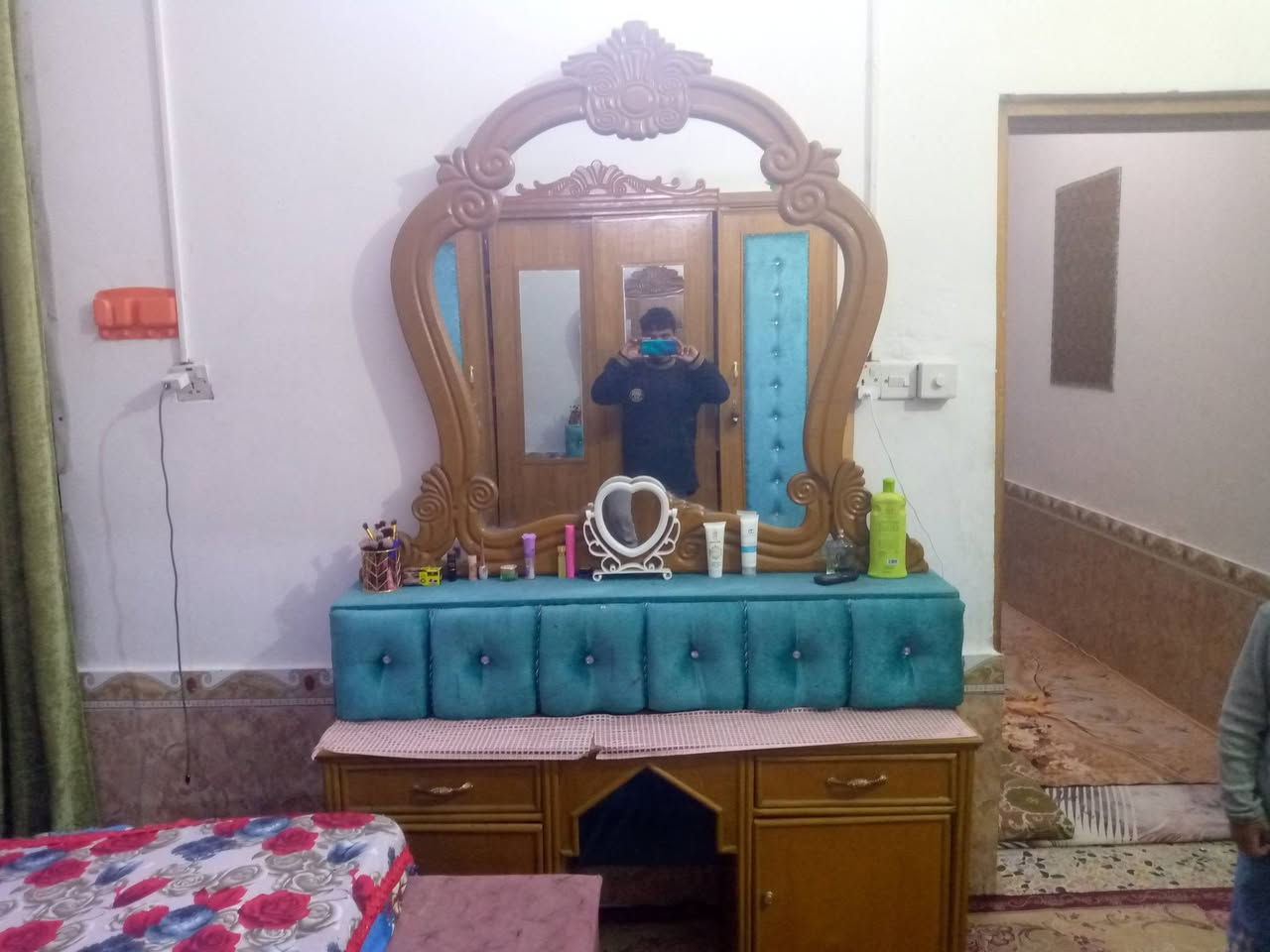 السلام عليكم غرفه للبيع اتصال على هذا الرقم ***********
