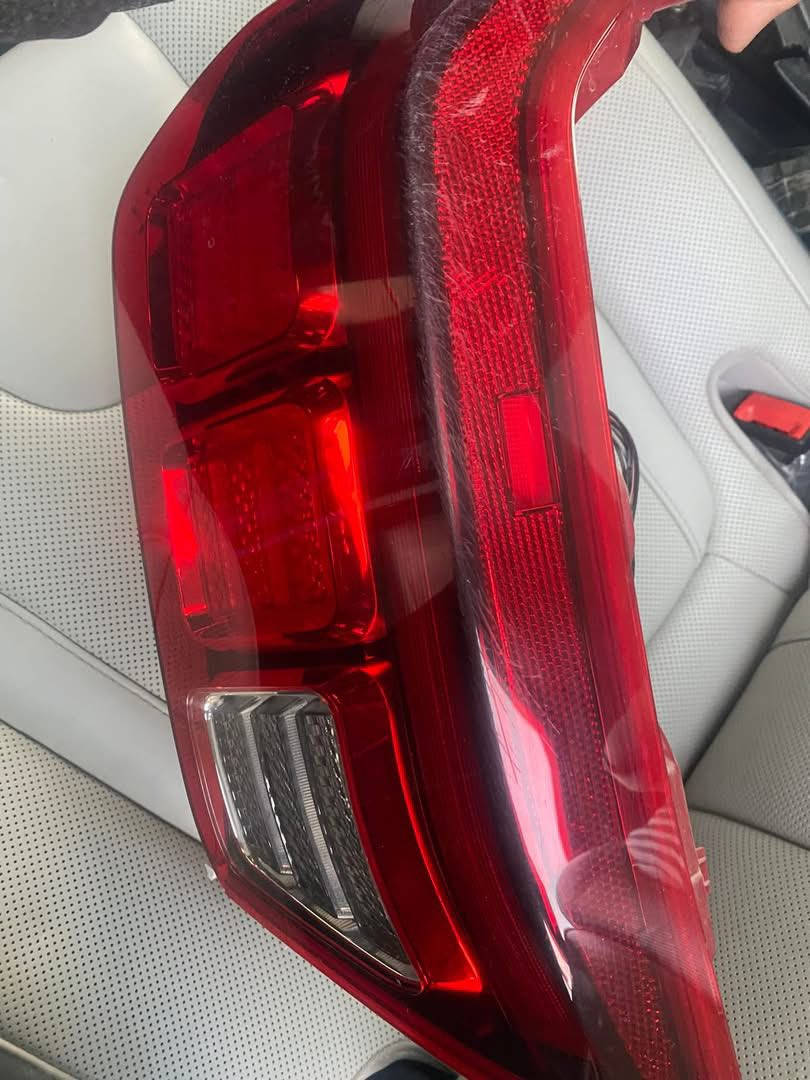 السلام عليكم رادرات يسره امامي وخلفي موديل ٢٤ وسطي بك لايت يمنه امريكي
***********
