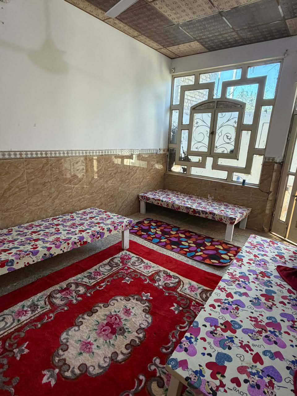 دار 🏠 للإيجار 100 متر
طابق ونص 
 قرب جامعة الكفيل، يبعد فقط 3 دقائق مشي عن الجامعة. يصلح سكن طلاب او عائله 

3 غرف صحيات 2
البيت مؤثث بالكامل ويحتوي على:
 • طباخ
 • غسالة
 • كاونتر
 • مجمّدة
 • أسره
 • براد
• مغسله 
• ثلاجة
السعر 300 الف


**إذا كنت صاحب هذا الإعلان وتريد حذفه لأي سبب، رجاءا أرسل رسالة إلى الدعم الفني**