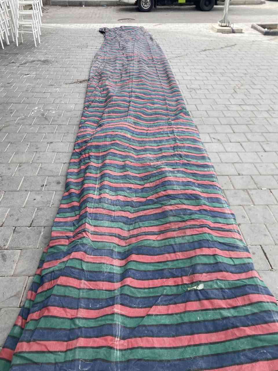 السلام عليكم جادرين للبيع أربع قطع نضيفات كدامكم طراحيه ٣ أمتار واليريد جادر واحد عادي العنوان بغداد مدينه الصدر مكلف بل نشر غير متواجد ع النت فقط هاتف ***********
