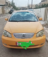 السلام وعليكم...... بي وايدي  موديل 13  f3  كير عادي مكينه متسوبيشي لا...