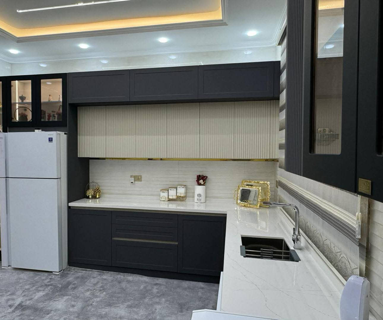 لتكن احلامك أكبر من مخاوفك ولتكن افعالك أعلى صوتا من كلماتك
عالم المطابخ 
"استمتع بمزيج مثالي من الأناقة والعملية في مطبخك!                                        
تصميم عصري بخامات عالية الجودة يعكس جمال التفاصيل وراحة الاستخدام. ✨🍴 
مع عالم المطابخ يتم تصميم مطبخك بعناية
📍العنوان - العماره -ميسان 
قطاع 28 جهه الكفائات مقابل اسواق الشمس 
***********
اوقات العمل من الساعه 10 صباحا الى الساعة 10 مساء عمارة, ميسان
