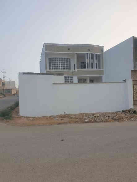 بسم الله
للبيع دار طابو صرف(ركنين) في حي الرفاق 
الدار وجه قبله مجاور مسجد الرشيد 
يتكون الدار من طابقين 
الطابق الأول 
غرفتين( 4×5)
ديوان (4×7)
صاله +مطبخ (4×5)+مجمع صحيات داخل خارج 
ارضيه الدار بورسلين +كراج +حديقة 
الطابق الثاني 
غرفتين +صاله+مجمع صحيات 
ملاحظة/الدار زيرو 
المساحة(350)متر 
السعر على الخاص 
مكتب عقارات الصفا الانبار قضاء حديثة 
الحي العسكري قرب منفذ النواعير او محمد بلنص 
الاستفسار ⤵️
(***********)
(***********)
